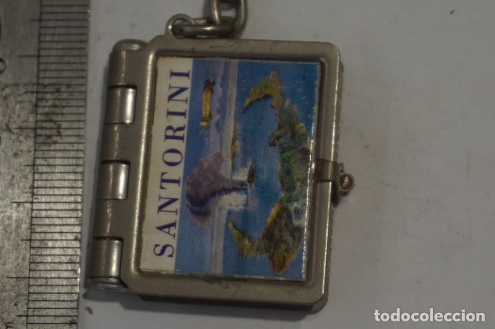 Coleccionismo de llaveros: C28/ LLAVERO - LIBRITO CON POSTALES DE SANTORINI - Foto 1