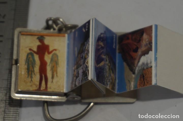 Coleccionismo de llaveros: C28/ LLAVERO - LIBRITO CON POSTALES DE SANTORINI - Foto 3