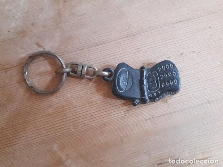 Coleccionismo de llaveros: llavero de tel&eacute;fono m&oacute;vil antiguo, motorola startac, con tapa.