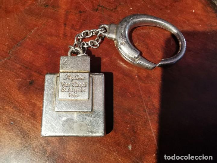 Coleccionismo de llaveros: LLAVERO PLATEADO, FERFUME VAN CLEEF PARIS - Foto 1
