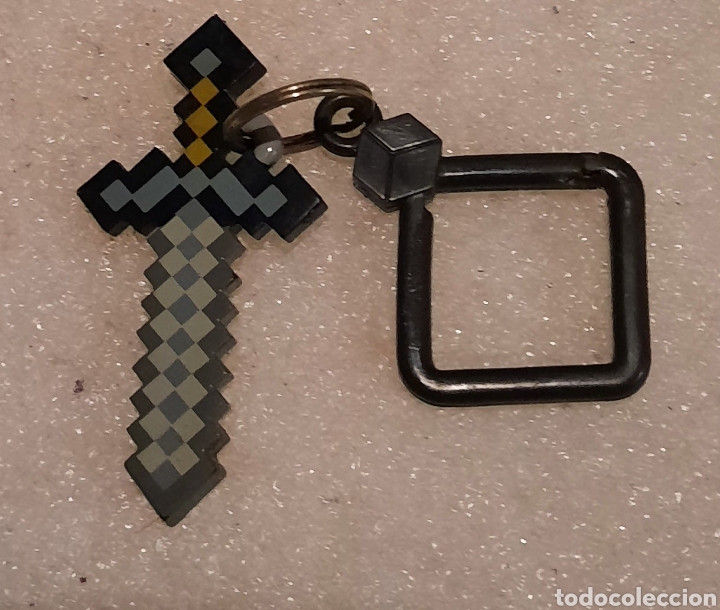Coleccionismo de llaveros: Llavero espada minecraft - Foto 2