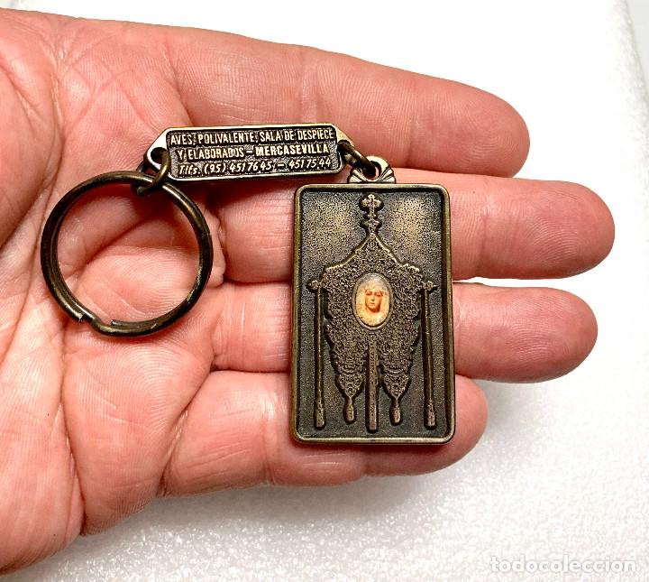 Colecionismo de porta-chaves: 1115.ANTIGUO LLAVERO 1989 DEL 25&ordm; ANIV. MACARENOS DONANTES DE FLORES (MERCADO DE LA ENCARNACION)