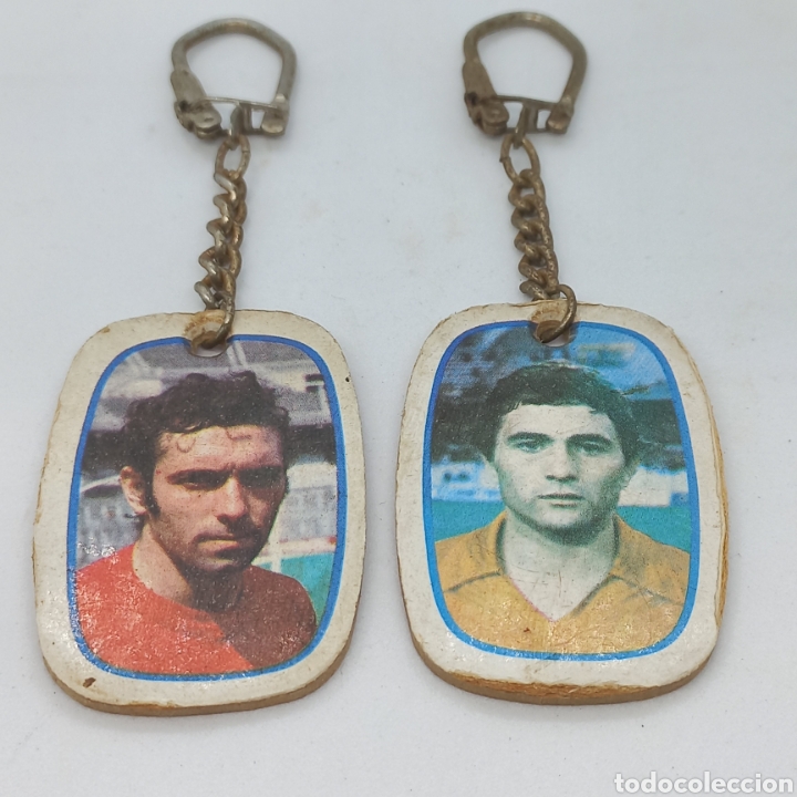 Coleccionismo de llaveros: Lote de 2 llaveros de f&uacute;tbol Phoskitos. Gordillo y Quini