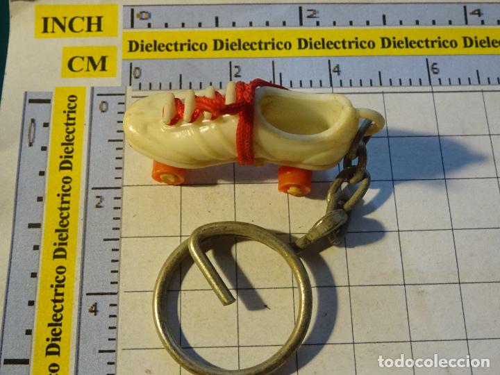 Sammlung von Schl&uuml;sselanh&auml;ngern: LLAVERO DE FIGURITAS MINIATURAS. PAT&Iacute;N CL&Aacute;SICO PATINAJE