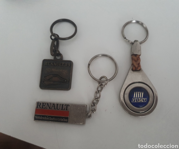 Coleccionismo de llaveros: Antiguos llavero renault y Fiat solo lote