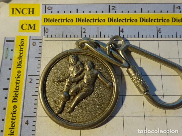 Collectionnisme de portes-cl&eacute;s: LLAVERO DE MELILLA. A&Ntilde;OS 70 80. F&Uacute;TBOL FUTBOLISTAS. MUEBLES MARPE