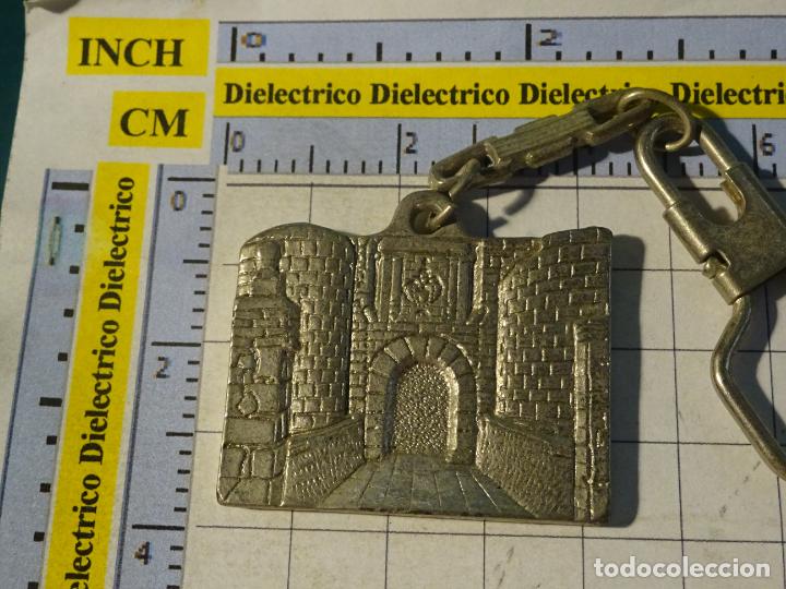 Collectionnisme de portes-cl&eacute;s: LLAVERO DE MELILLA. A&Ntilde;OS 70 80. RESTAURACI&Oacute;N DE LA PUERTA DE SANTIAGO EN 1980 MELILLA LA VIEJA