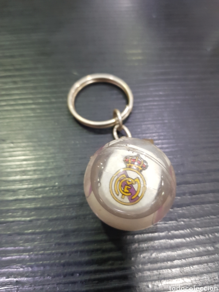 Colecionismo de porta-chaves: Llavero bola dado Real Madrid. (L39)