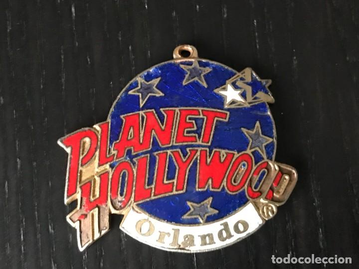 Colecionismo de porta-chaves: PLANET HOLLYWOOD ORLANDO - PLACA CHAPA METALICA COLGANTE TIPO LLAVERO ESMALTADO NO PIN