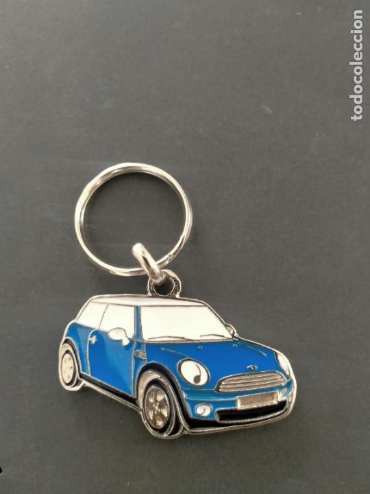 Collectionnisme de portes-cl&eacute;s: llavero mini hatch