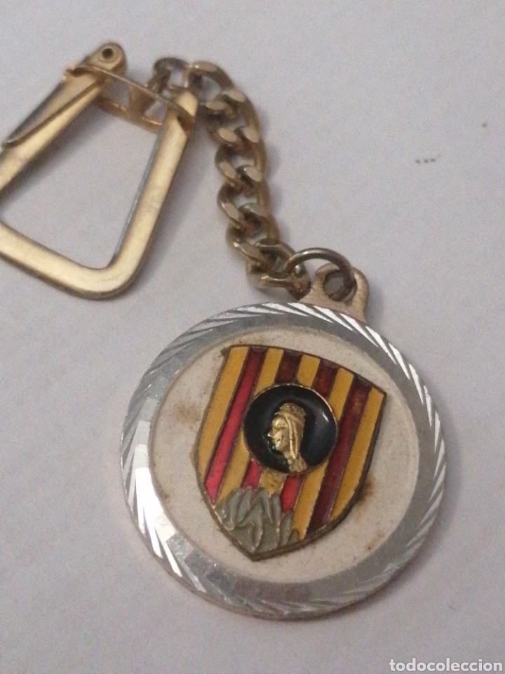 Collection of Keychains: Llavero antiguo senyera con Mare de D&eacute;u de Montserrat Berja de Montserrat