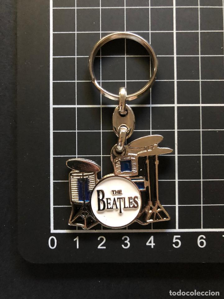Coleccionismo de llaveros: LLAVERO METALICO ESMALTADO BATER&Iacute;A THE BEATLES , NUEVO Y SIN USO