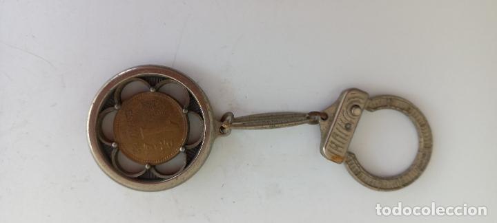 Coleccionismo de llaveros: LLAVERO DE F&Uacute;TBOL. MUNDIAL FUTBOL ESPA&Ntilde;A 82 1982. MONEDA CONMEMORATIVA DE 1 PESETA. 1 PTA