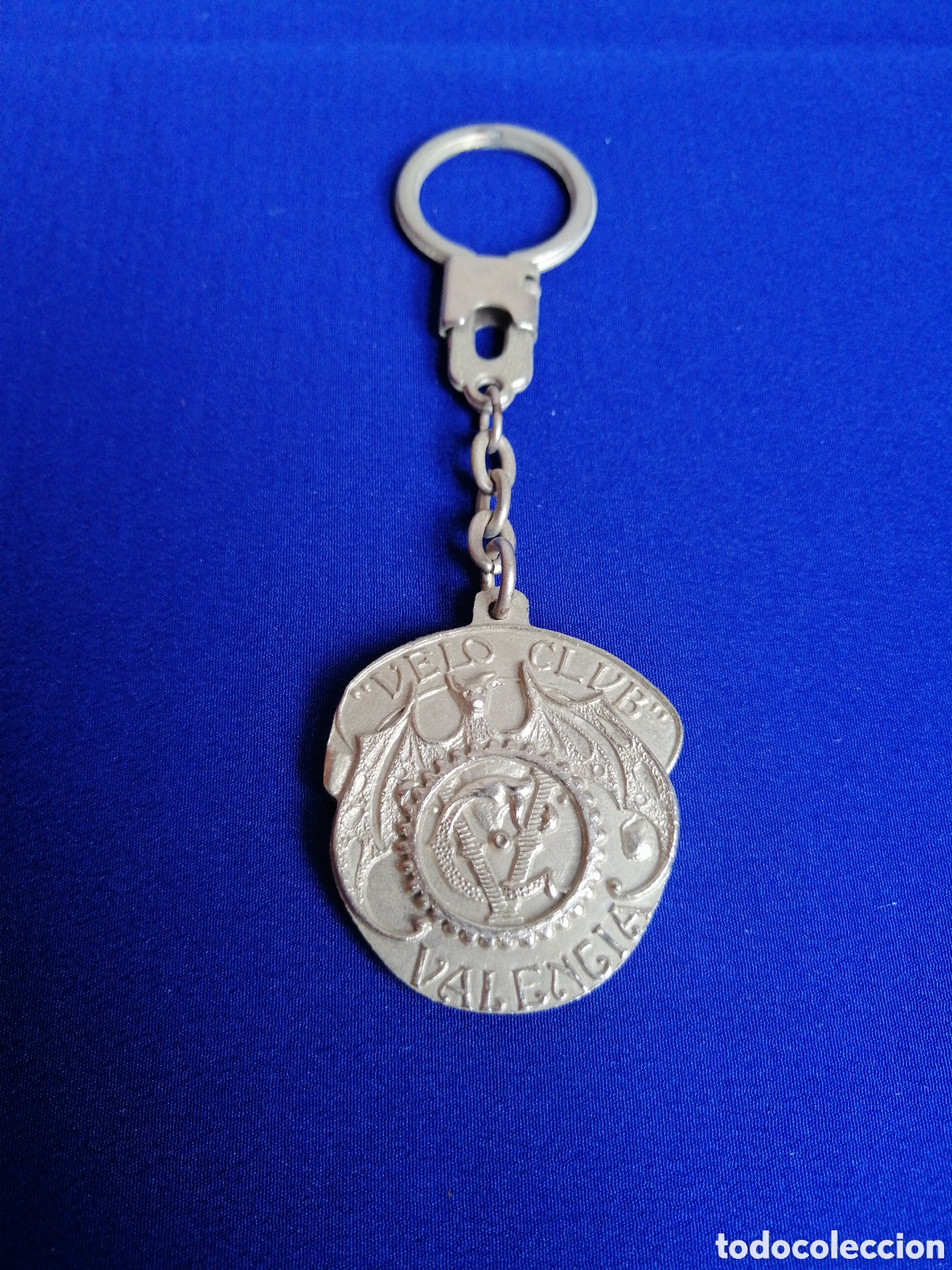 Collection of Keychains: SOCIEDAD CICLISTA VELO CLUB VALENCIA LLAVERO ANTIGUO