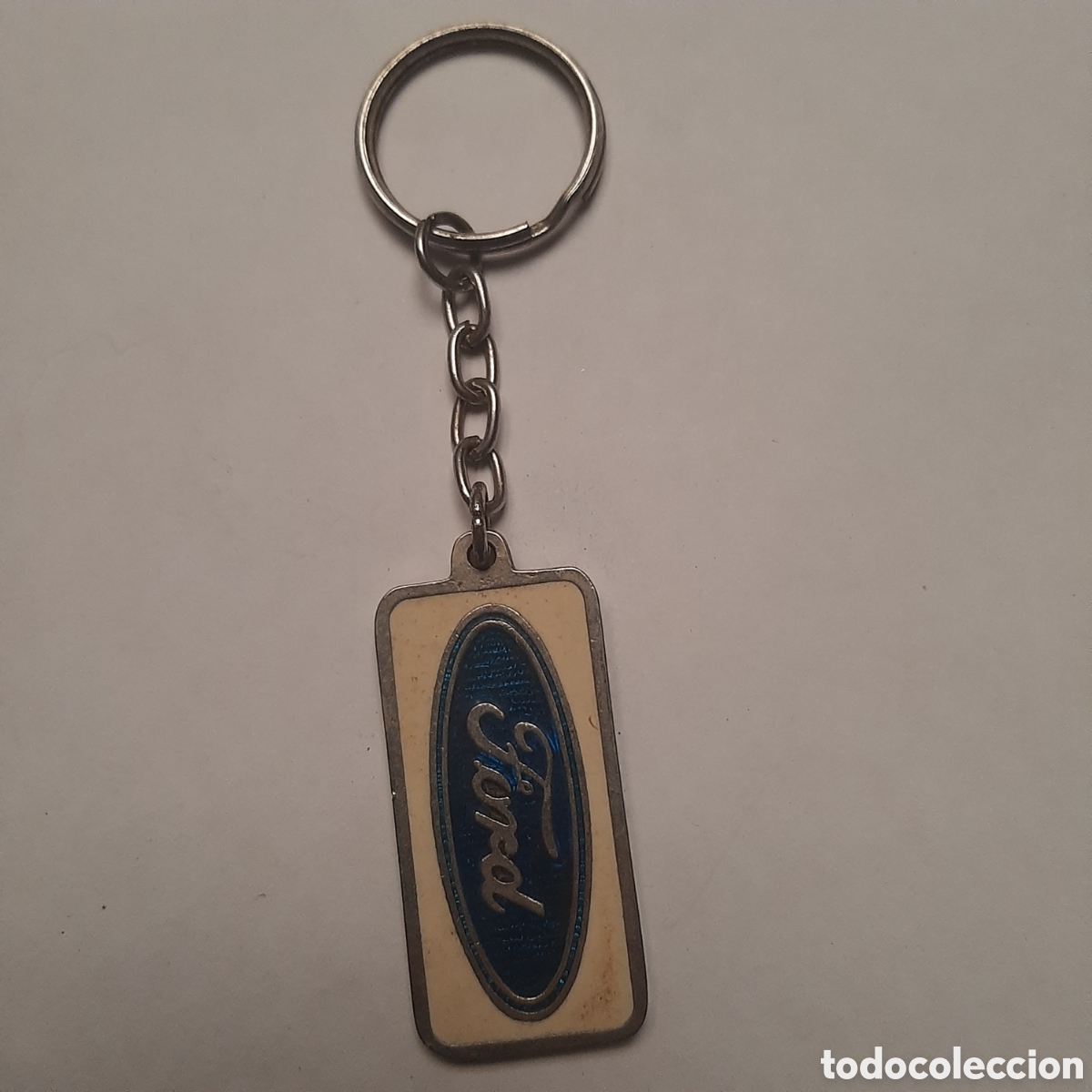 Collection of Keychains: Llavero automovil ford