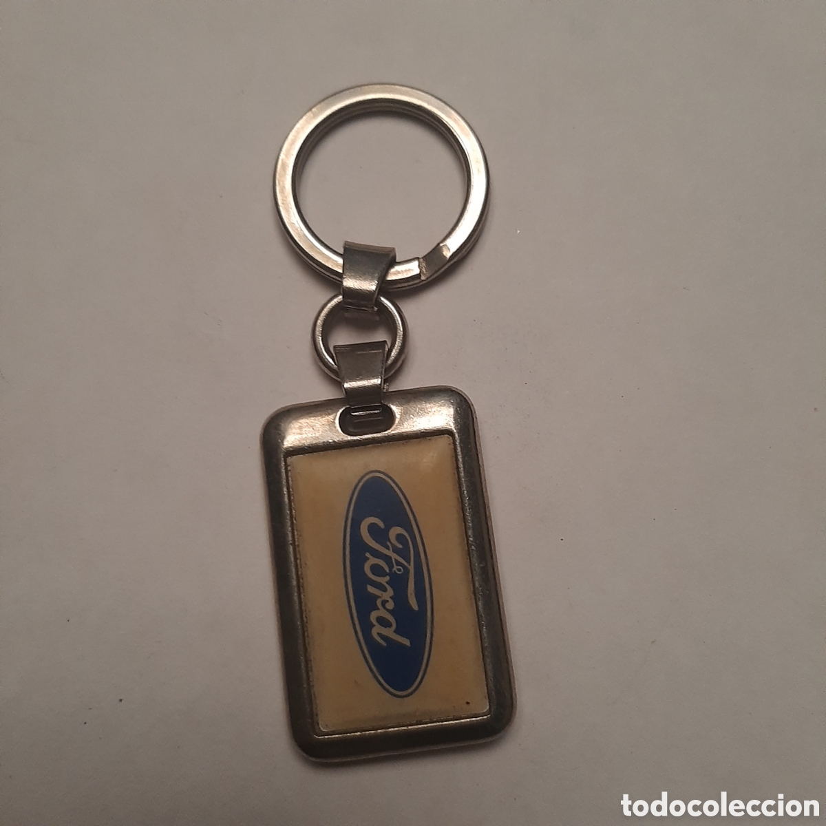 Collection of Keychains: Llavero automovil ford