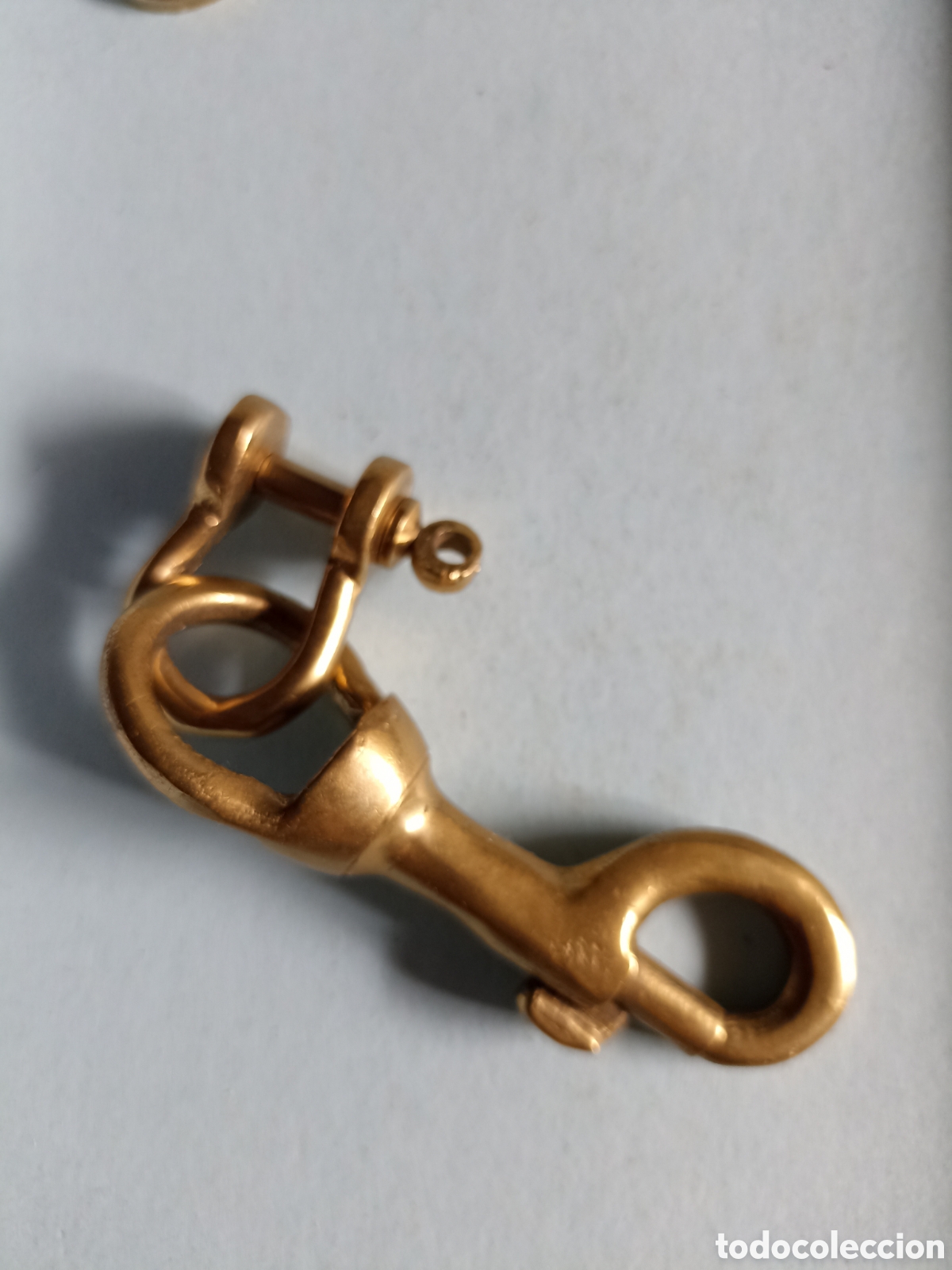 Coleccionismo de llaveros: Llavero mosquet&oacute;n dorado - Foto 2