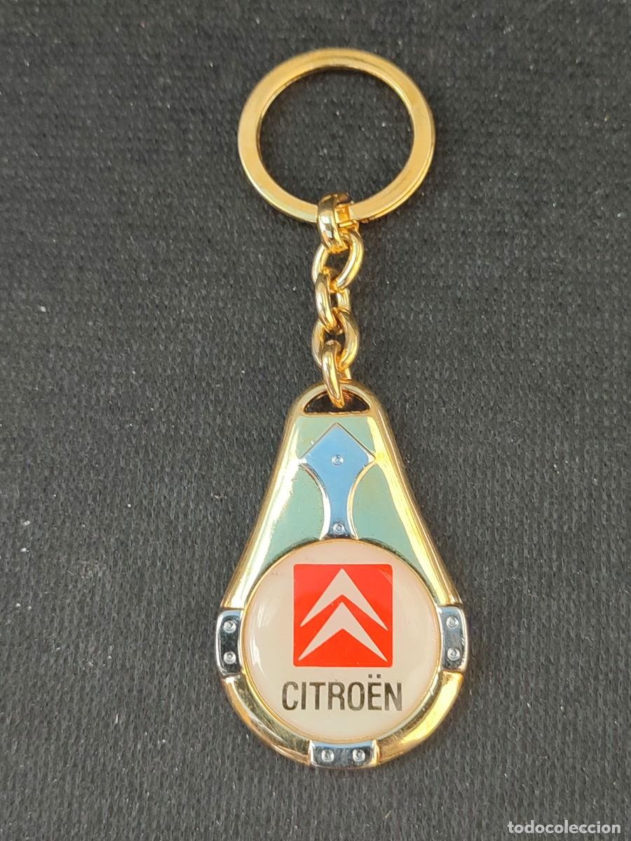 Coleccionismo de llaveros: Llavero met&aacute;lico marca coche anagrama met&aacute;lico dorado Citroen