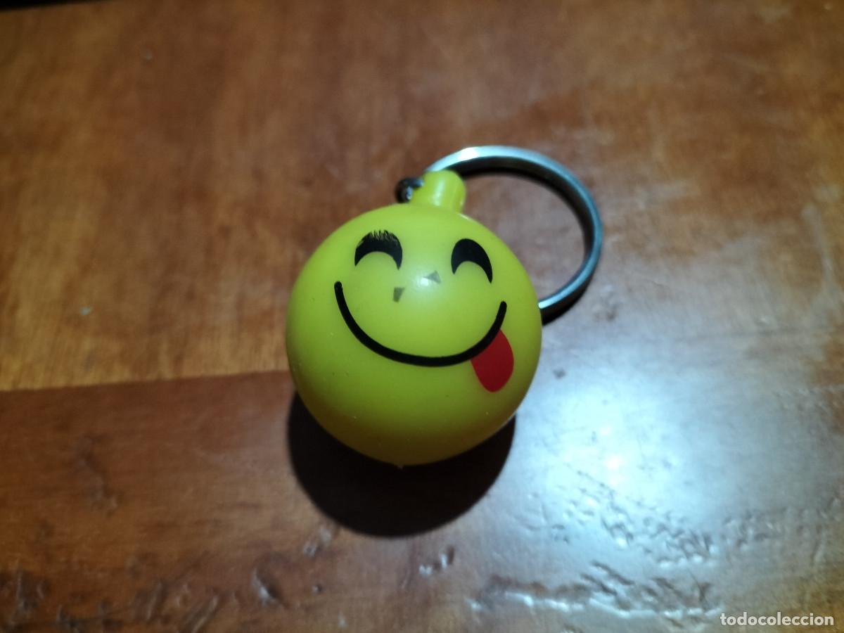 Coleccionismo de llaveros: PELOTA AMARILLA CON SONRISA. LLAVERO. BUEN ESTADO. B-3