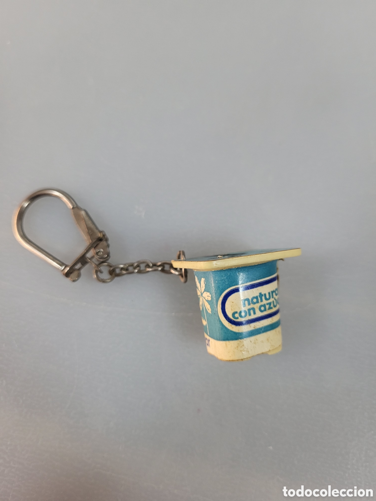Coleccionismo de llaveros: ANTIGUO LLAVERO YOPLAIT YOGUR NATURAL CON AZ&Uacute;CAR