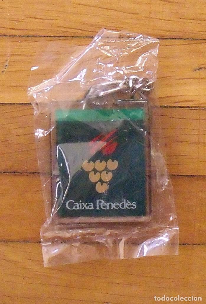 Coleccionismo de llaveros: Caixa Pened&egrave;s. Precintado. De pl&aacute;stico. 9x3 cm. - Foto 2