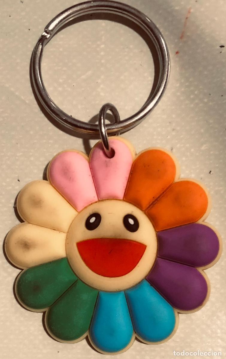 Coleccionismo de llaveros: Llavero infantil. Flor con cara feliz. De pl&aacute;stico flexible. Buen estado.