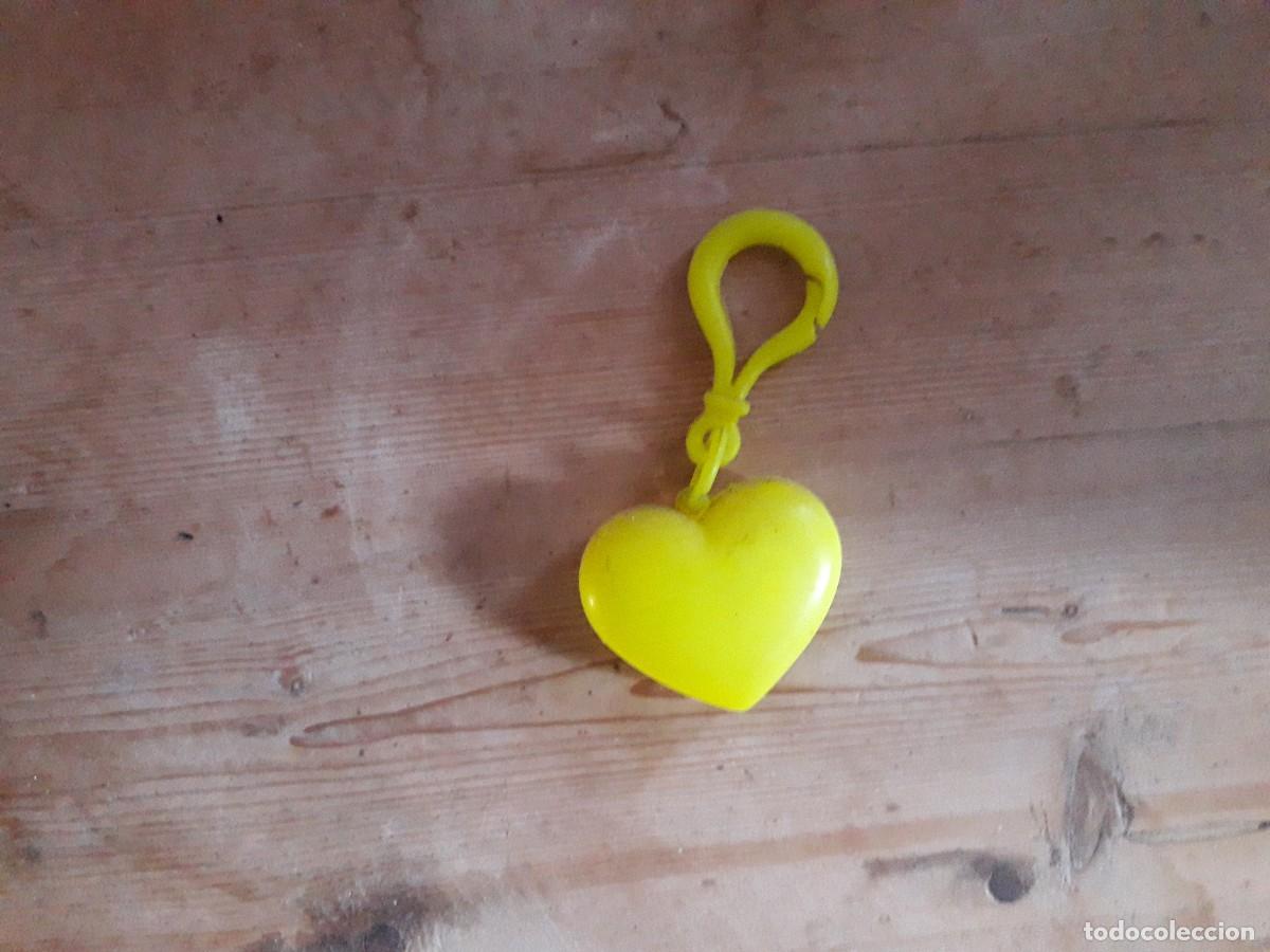 Coleccionismo de llaveros: llavero de pl&aacute;stico, coraz&oacute;n amarillo. - Foto 1