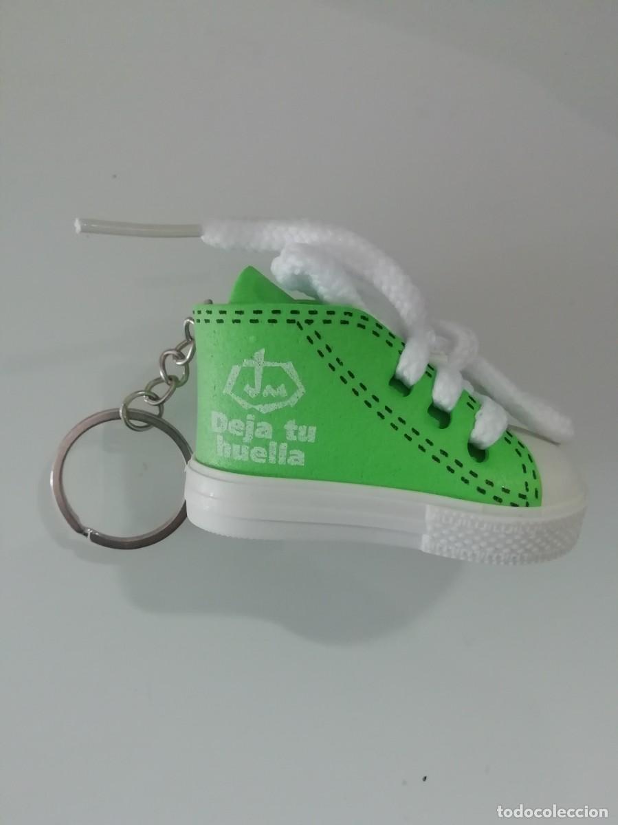 Sammlung von Schl&uuml;sselanh&auml;ngern: LLAVERO DE ORIHUELA- COLEGIO JESUS MARIA- ZAPATILLA DE DEPORTE- DEJA TU HUELLA