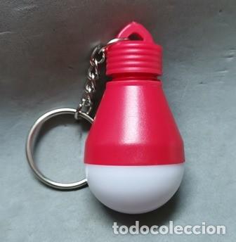 Coleccionismo de llaveros: LLAVERO DE PLASTICO BOMBILLA LINTERNA - LLAV-19792 ,6 - B-711