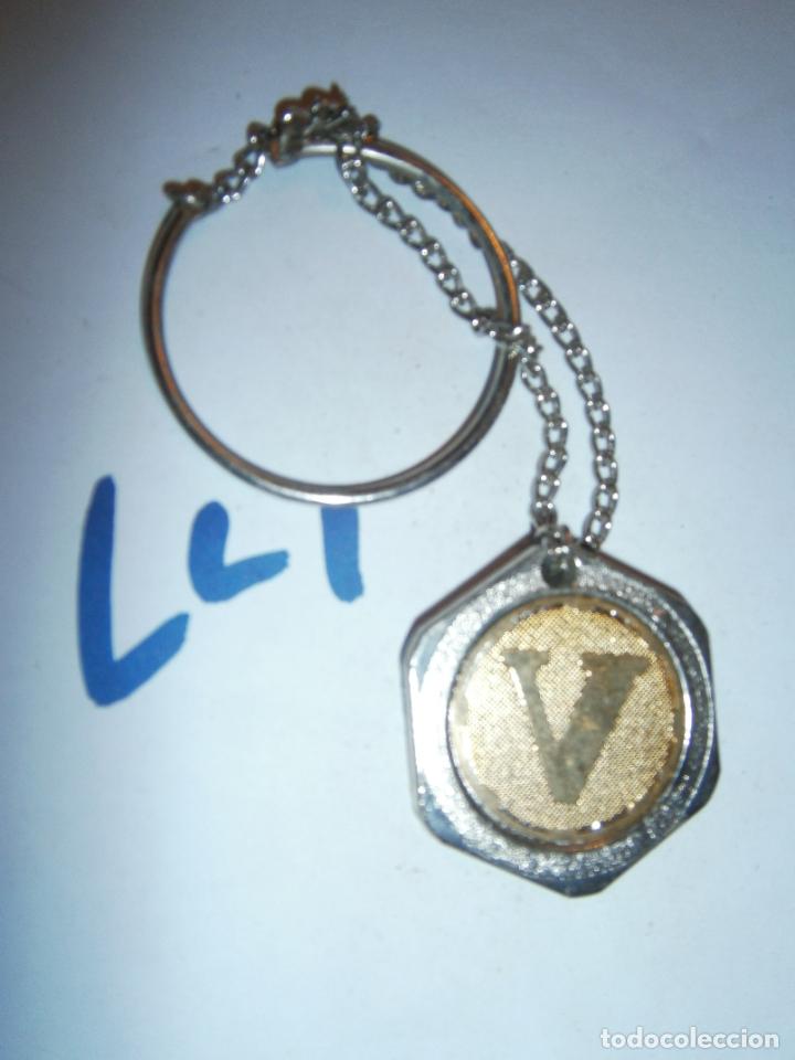 Collection of Keychains: ANTIGUO LLAVERO V - ENVIO GRATIS A ESPA&Ntilde;A