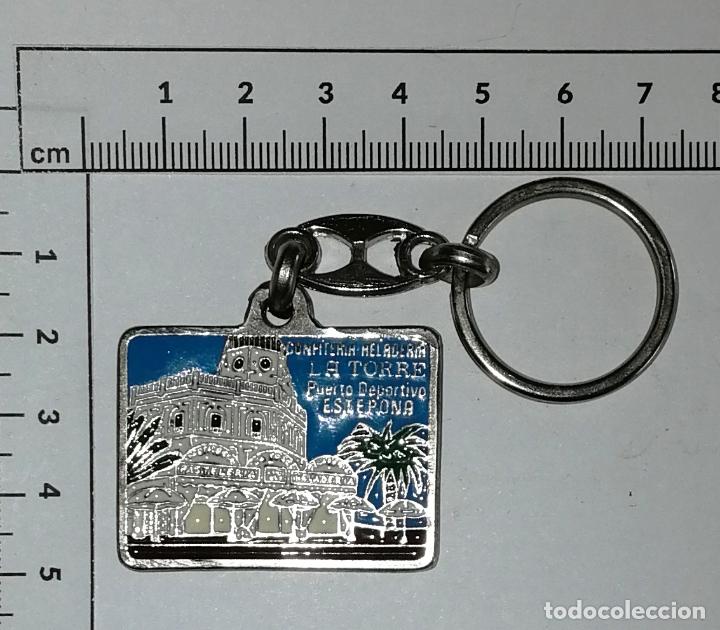 Colecionismo de porta-chaves: LLAVERO METAL. ESMALTADO. CONFITER&Iacute;A HELADER&Iacute;A LA TORRE. PUERTO DEPORTIVO ESTEPONA ; OBRADOR MIL&Aacute;N