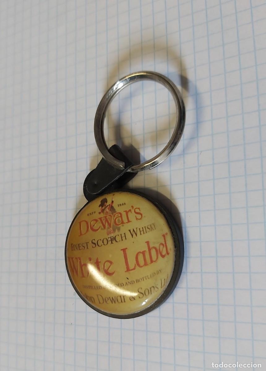 Collection of Keychains: Llavero Dewar's White label