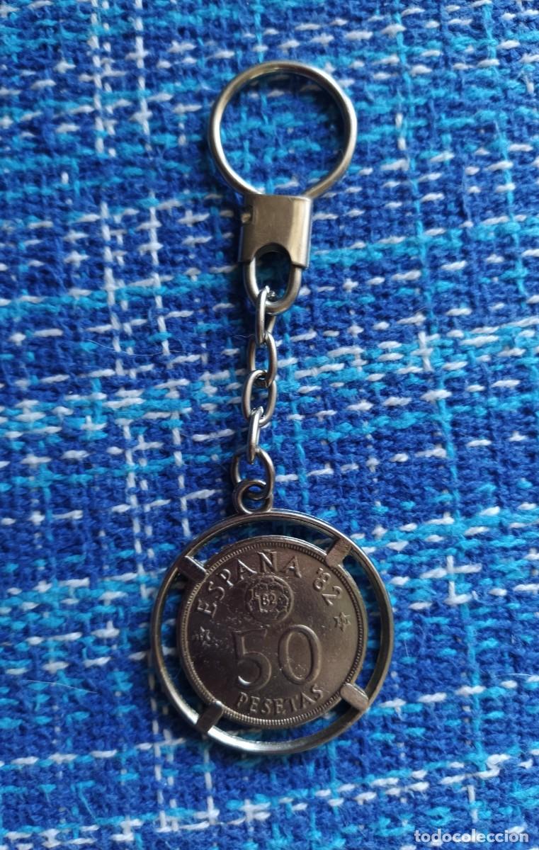Coleccionismo de llaveros: Llavero moneda mundial 82 - Foto 5