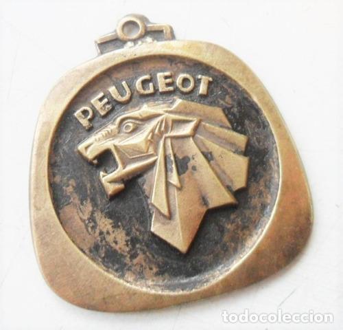 Coleccionismo de llaveros: antiguo llavero peugeot 504 404 insignia agencia auto
