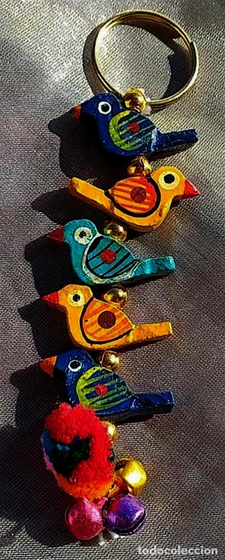 Coleccionismo de llaveros: LLAVERO HIND&Uacute; 5 P&Aacute;JAROS HECHOS A MANO CON CASCABELES.