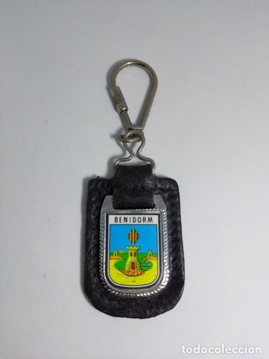 Coleccionismo de llaveros: LLAVERO METAL ESCUDO BENIDORM CIUDAD ALICANTE COMUNIDAD VALENCIANA SOUVENIR