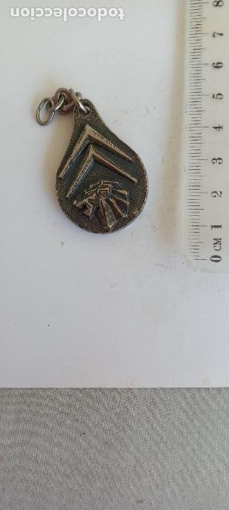 Coleccionismo de llaveros: LLAVERO CON LEON, EMBLEMA DE PEUGEOT. RIBERAUTO. TUDELA, TALLER, COCHES...