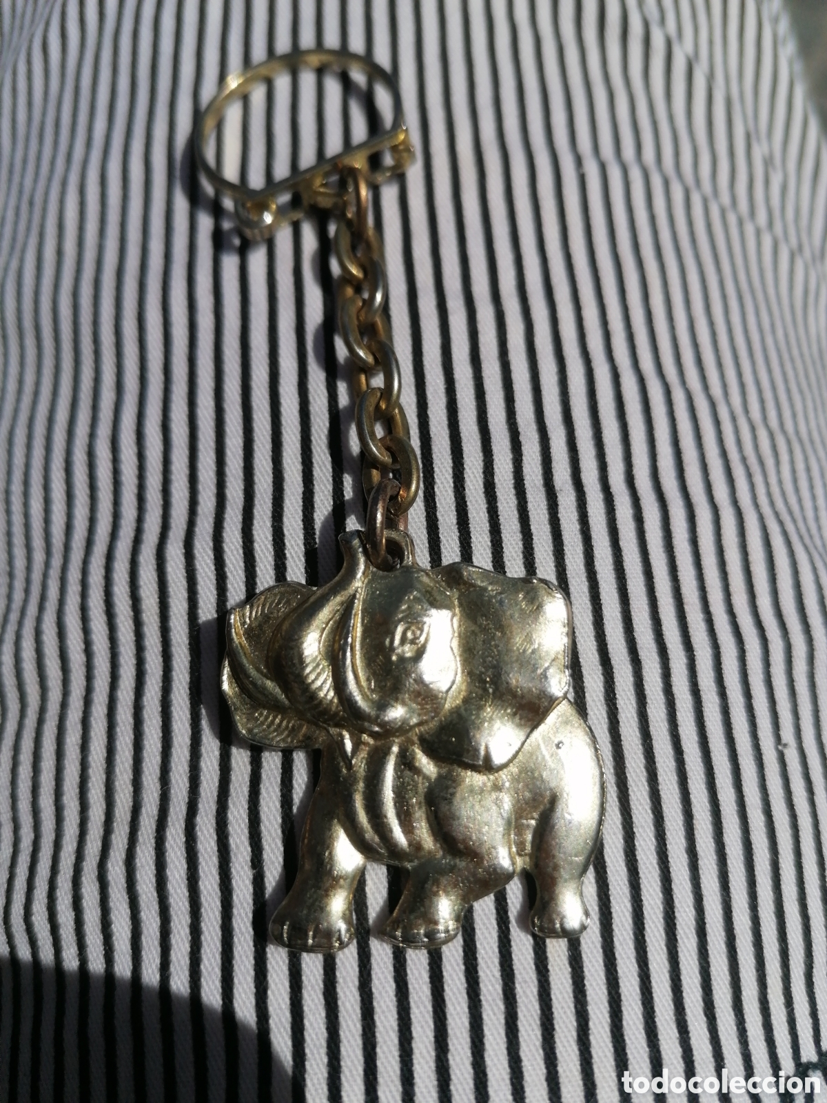 Colecionismo de porta-chaves: Llavero antiguo elefante con tropas levantada reverso publicidad camisas Lecon