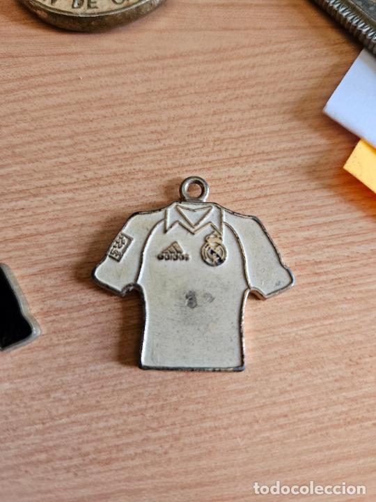 Collectionnisme de portes-cl&eacute;s: Llavero de f&uacute;tbol Real Madrid. Camiseta