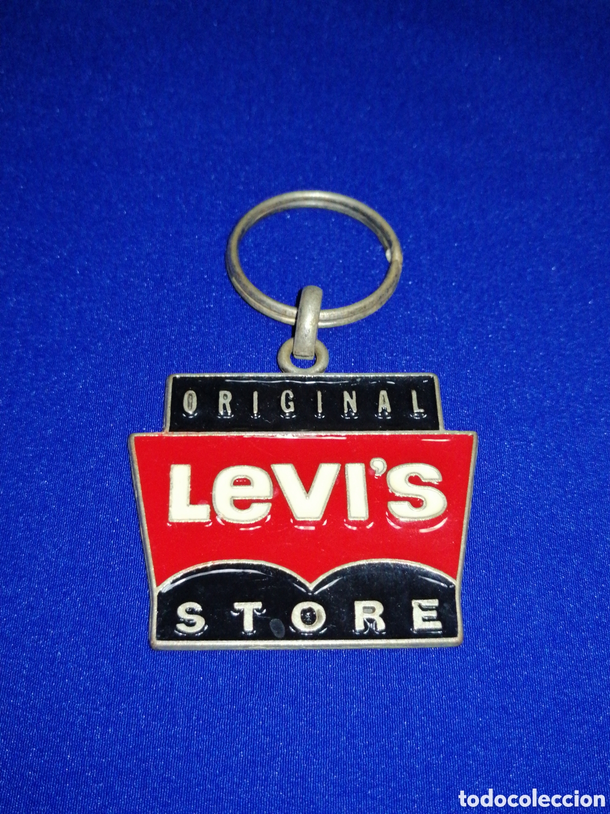 Collection of Keychains: LEVI'S STORE ORIGINAL NUEVO CENTRO VALENCIA LLAVERO PUBLICIDAD