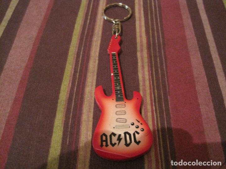 Coleccionismo de llaveros: LLAVERO GUITARRA AC DC - Foto 1