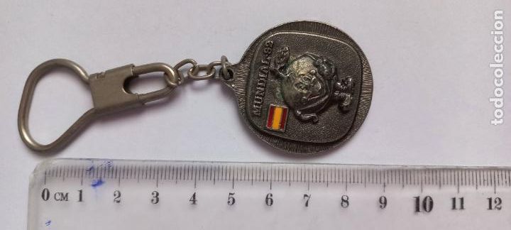 Coleccionismo de llaveros: LLAVERO NARANJITO, MUNDIAL FUTBOL ESPA&Ntilde;A '82 1982. PEPE ESCA&Ntilde;O CERRAJERIA ARTISTICA. VELEZ MALAGA