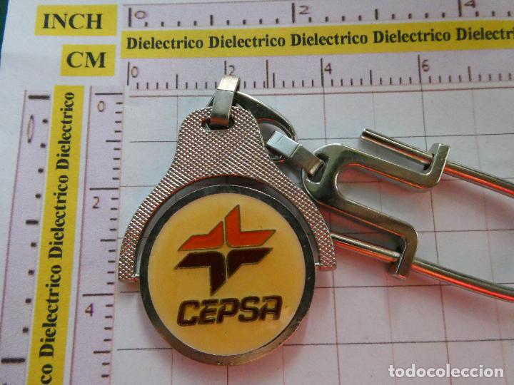 Collection of Keychains: LLAVERO DE COCHES / MOTOS. LUBRICANTES ESTACIONES DE SERVICIO CEPSA