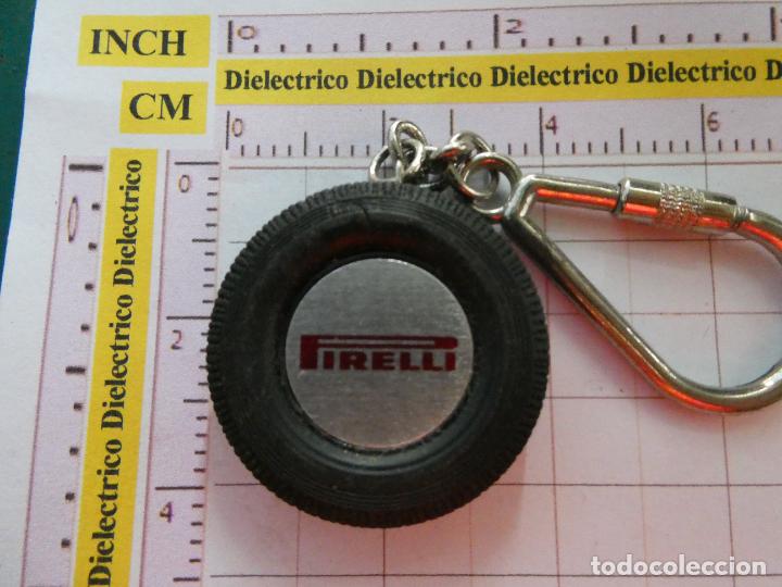 Sammlung von Schl&uuml;sselanh&auml;ngern: LLAVERO DE COCHES / MOTOS. NEUM&Aacute;TICOS PIRELLI CONCESIONARIOS DE M&Aacute;LAGA