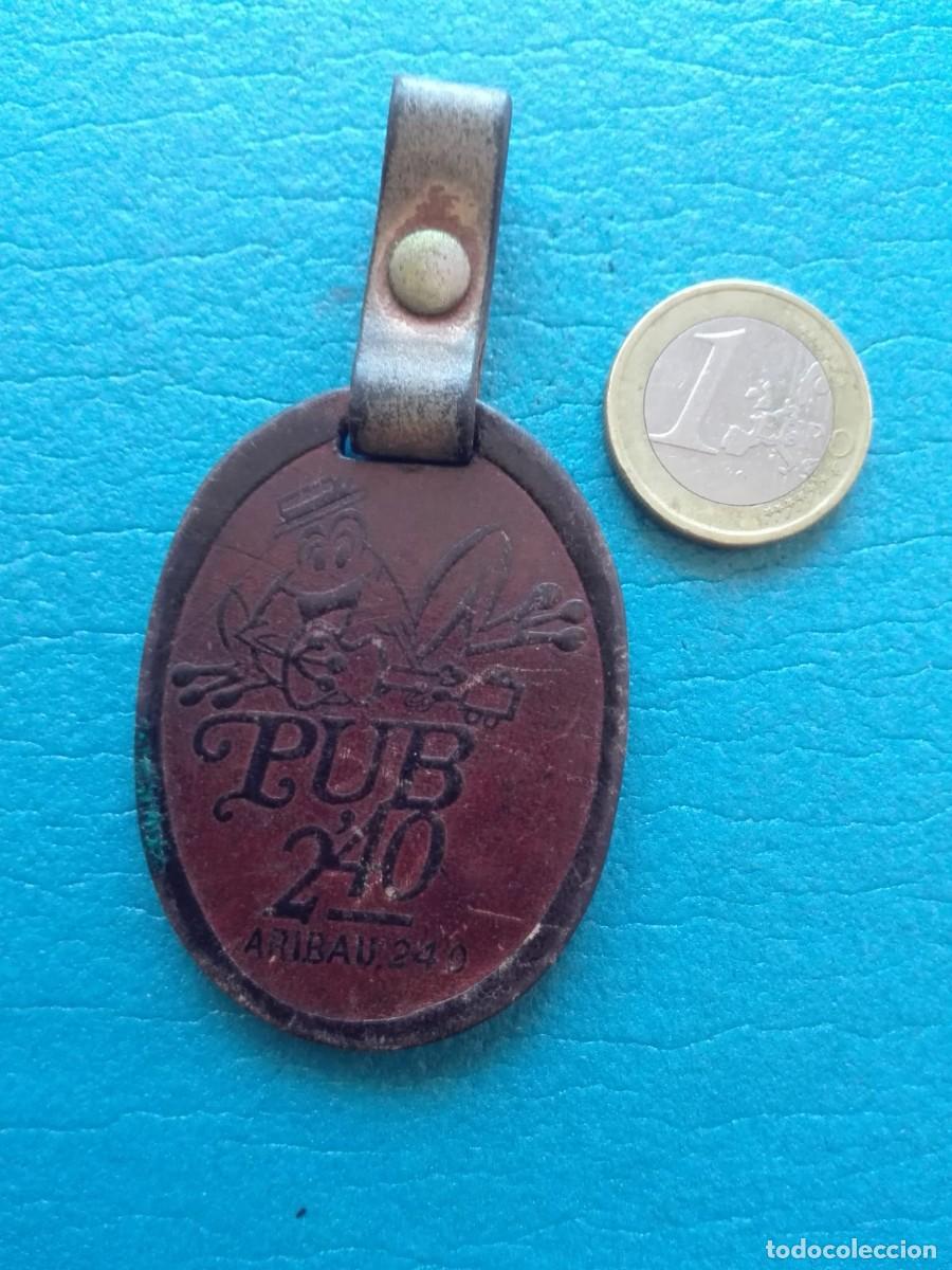 Coleccionismo de llaveros: ANTIGUO LLAVERO PUBLICIDAD PUB 2'40 - ARIBAU 240