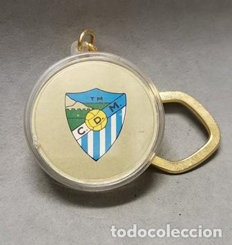 Coleccionismo de llaveros: LLAVERO DE PLASTICO ESCUDO CLUB DEPORTIVO MALAGA JUEGO QUINIELA - LLAV-22541 - B-823