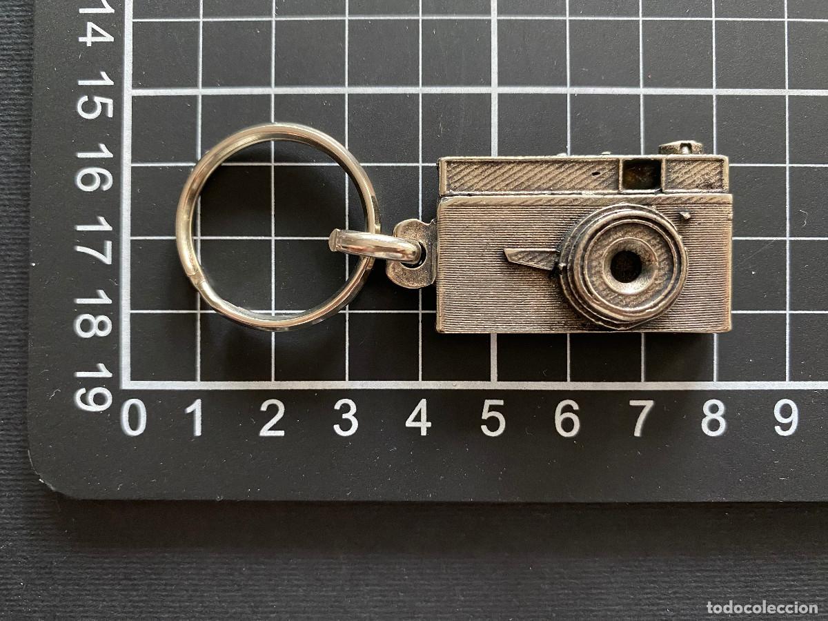Collectionnisme de portes-cl&eacute;s: LLAVERO METALICO FORMA CAMARA DE FOTOS ANTIGUA EN RELIEVE, LISO POR DETRAS, NUEVO Y SIN USO