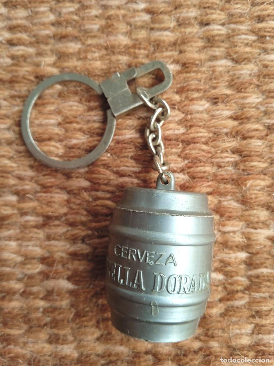 Coleccionismo de llaveros: LLAVERO CERVEZA ESTRELLA DORADA CON DADO PARA PRONOSTICAR QUINIELAS