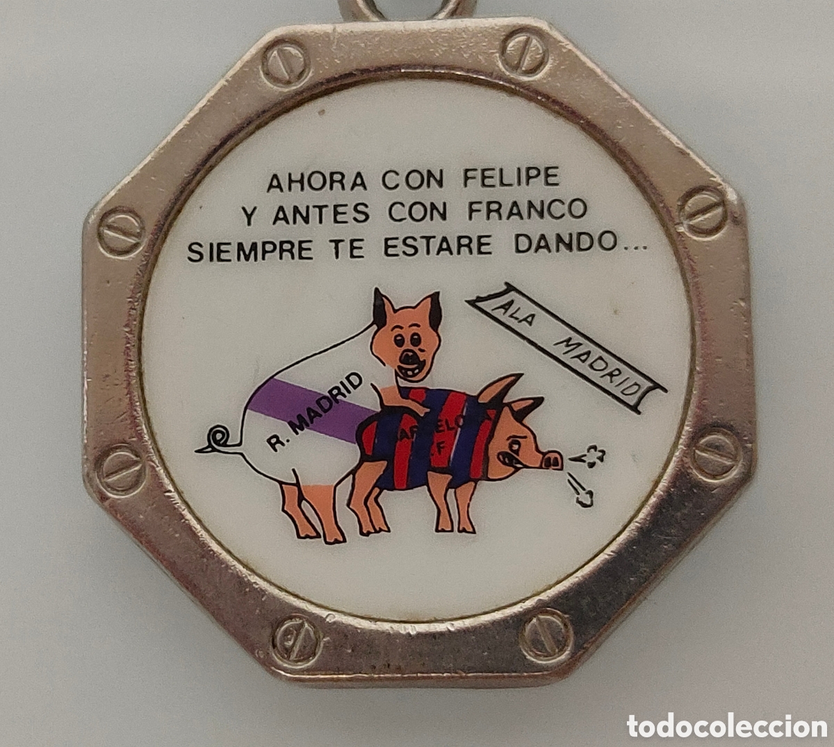 Coleccionismo de llaveros: ANTIGUO LLAVERO REAL MADRID BARCELONA CON FRANCO O CON FELIPE....