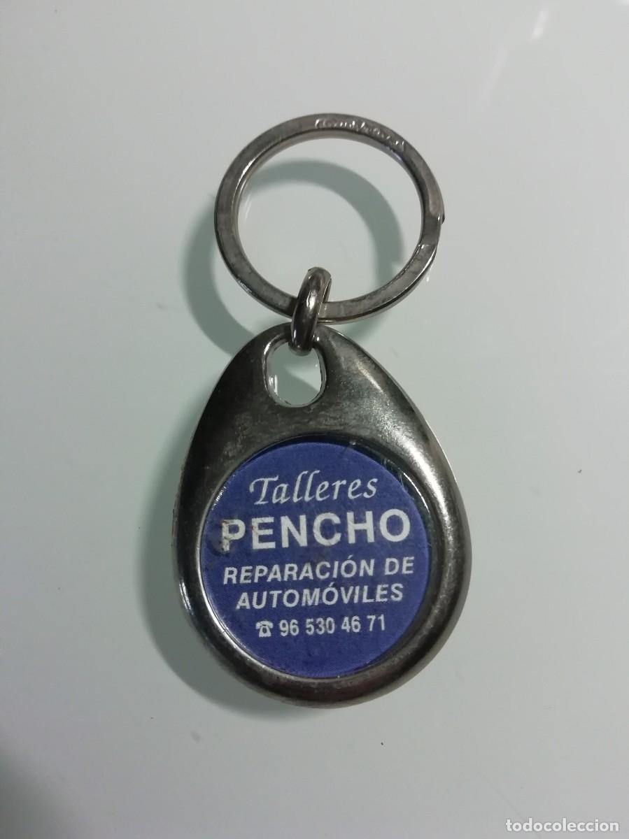 Collection of Keychains: ANTIGUO LLAVERO METALICO CON MONEDA PARA CARRITO- TALLERES PENCHO